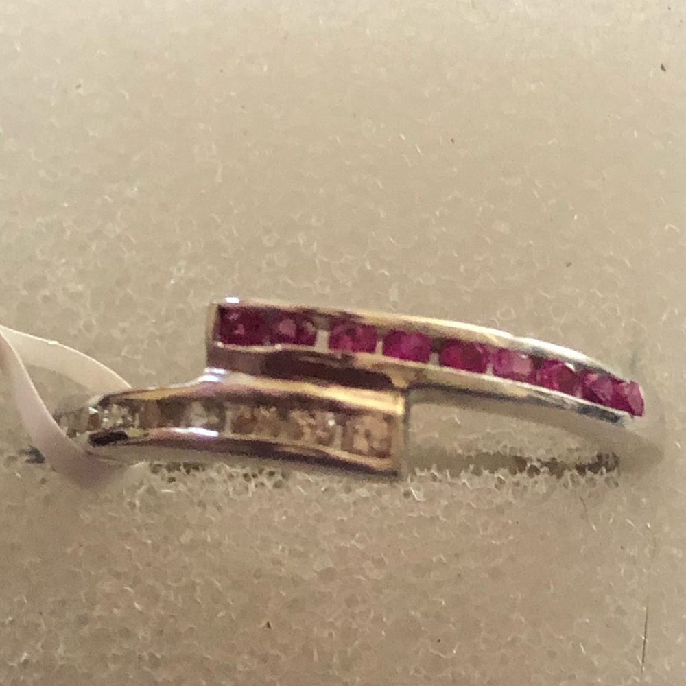 Bnip ladies sapphire ring.